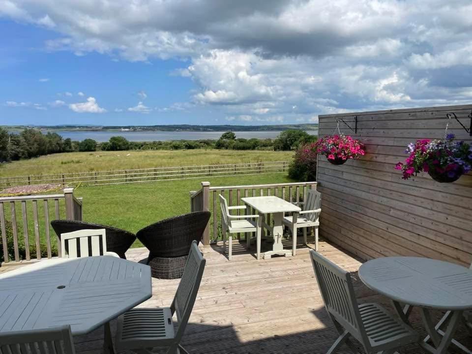 Keanes Of Curraheen, Bar, Restaurant & Accommodation Тралий Екстериор снимка