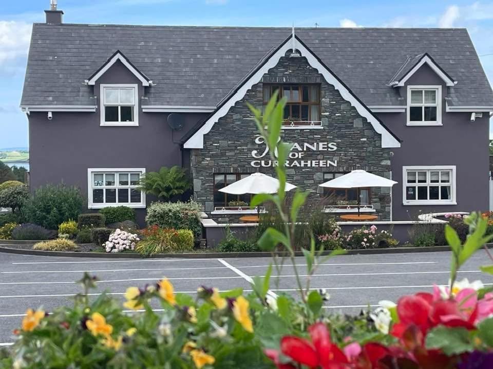Keanes Of Curraheen, Bar, Restaurant & Accommodation Тралий Екстериор снимка