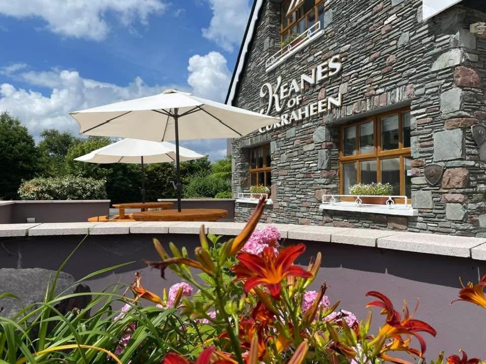 Keanes Of Curraheen, Bar, Restaurant & Accommodation Тралий Екстериор снимка