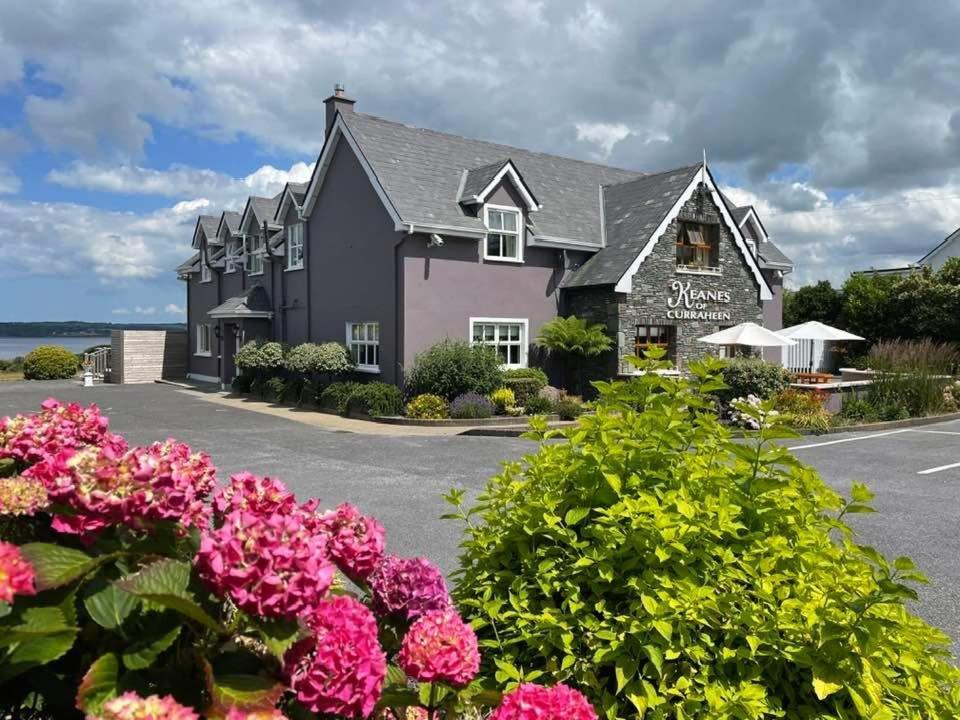 Keanes Of Curraheen, Bar, Restaurant & Accommodation Тралий Екстериор снимка